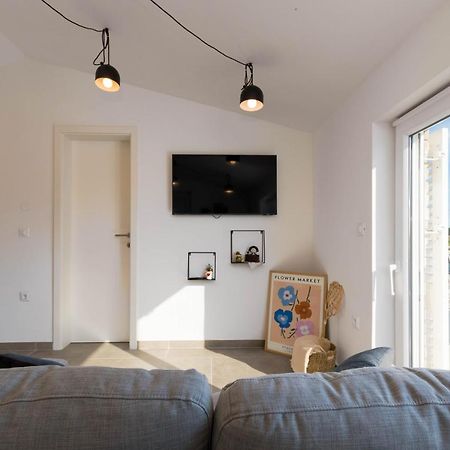 Apartment Eros Šišan Eksteriør billede