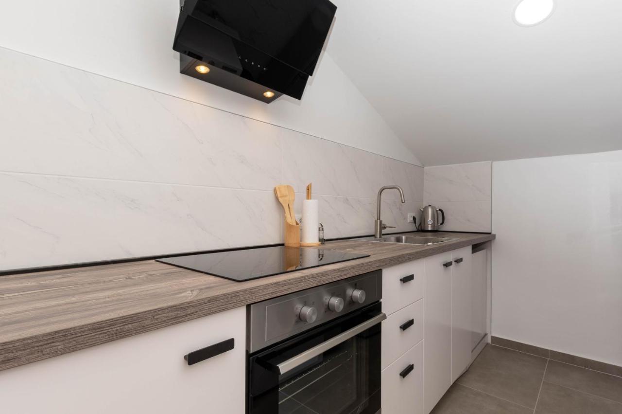 Apartment Eros Šišan Eksteriør billede